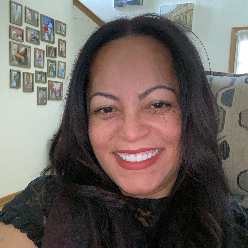 Meet your Posher, Ione